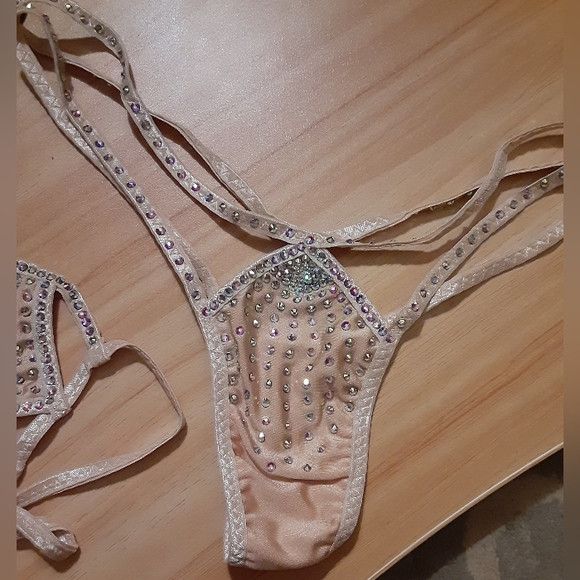 STUNNING Beige Bikini Set - Picture 5 of 9